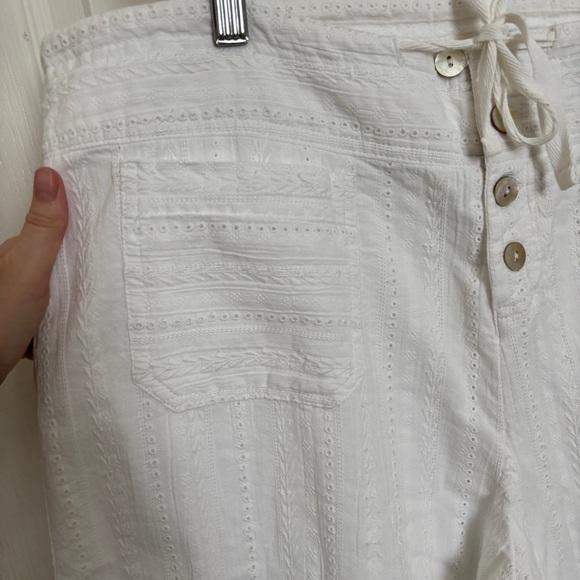 Sundance White Eyelet Button Front Pants Size Large - Picture 3 of 10